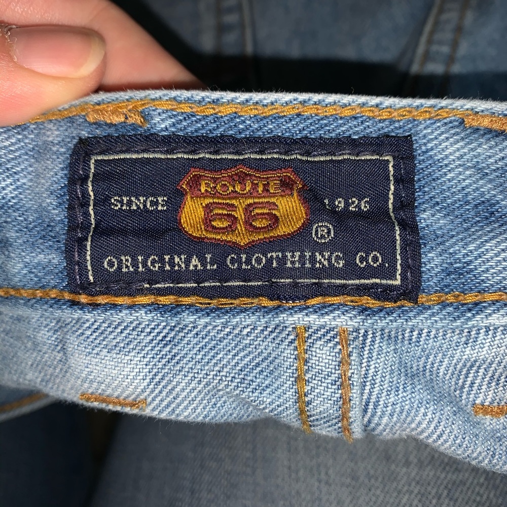 Vintage High-Rise Denim Shorts - Picture 4 of 5